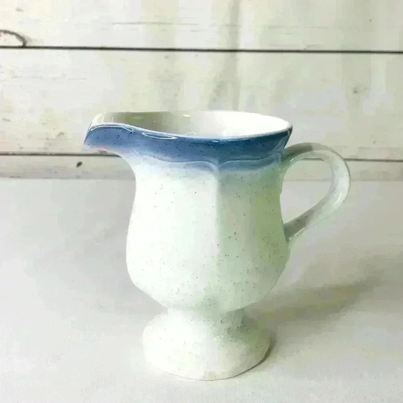 Mikasa Country Club CA500 10oz Creamer Pitcher White Blue Rim - Picture 2 of 6